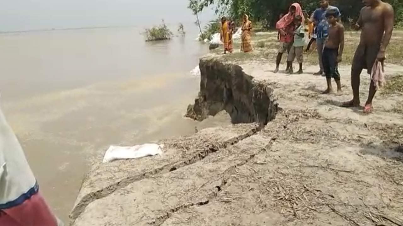 River Erosion in Malda ফ বছর পজর মখ গঙগর ভঙন বক ভঙ ওদর