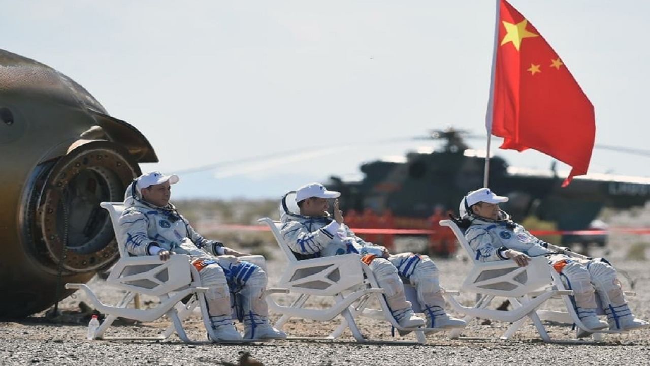 Chinese spacecraft মহশনয 276 দন কটয পথবত ফর এল চনর