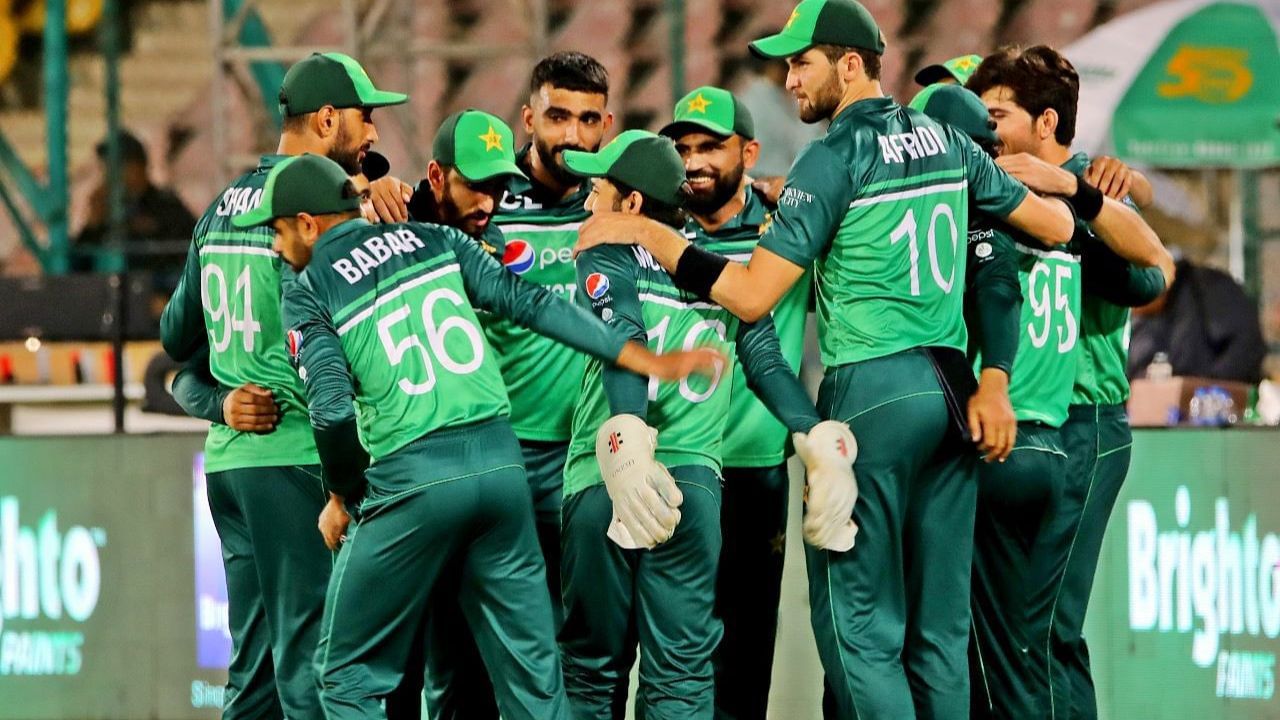 Pakistan Cricket বশবর এক নমবর ওডআই টম হসব ববরর পকসতনর