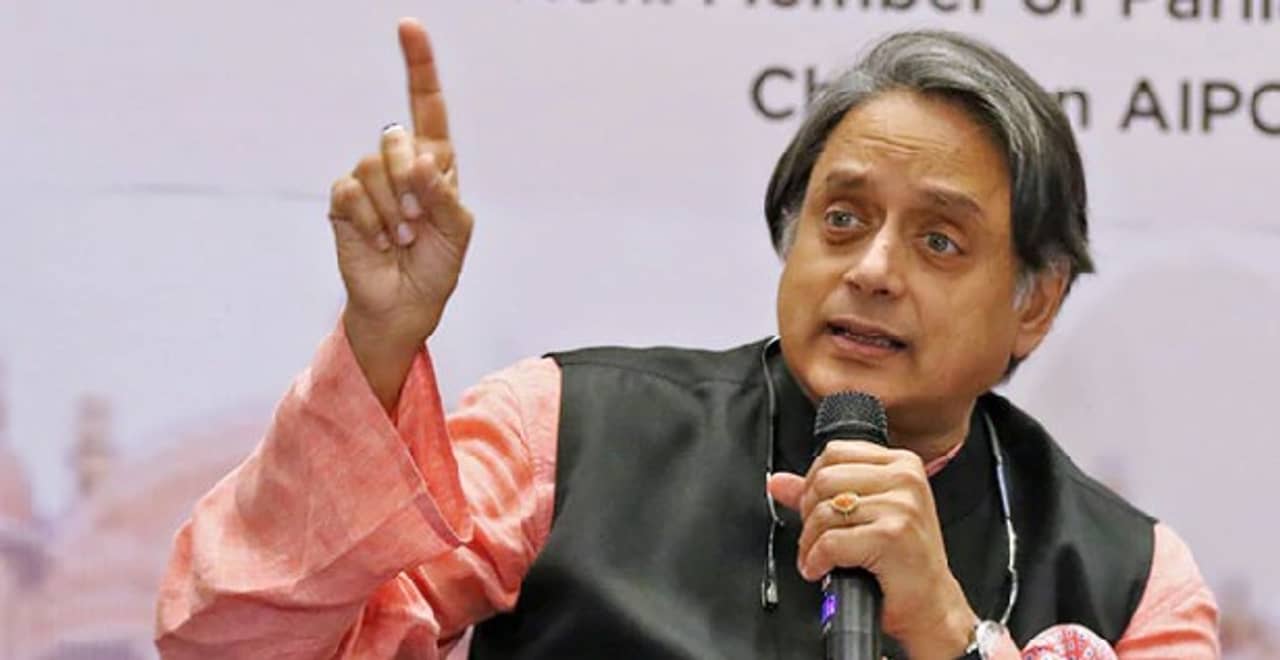 ট্রাক্টর মিছিল ঘিরে ভুয়ো প্রচার, দেশদ্রোহিতার অভিযোগ শশী থারুর সহ ৭জনের বিরুদ্ধে