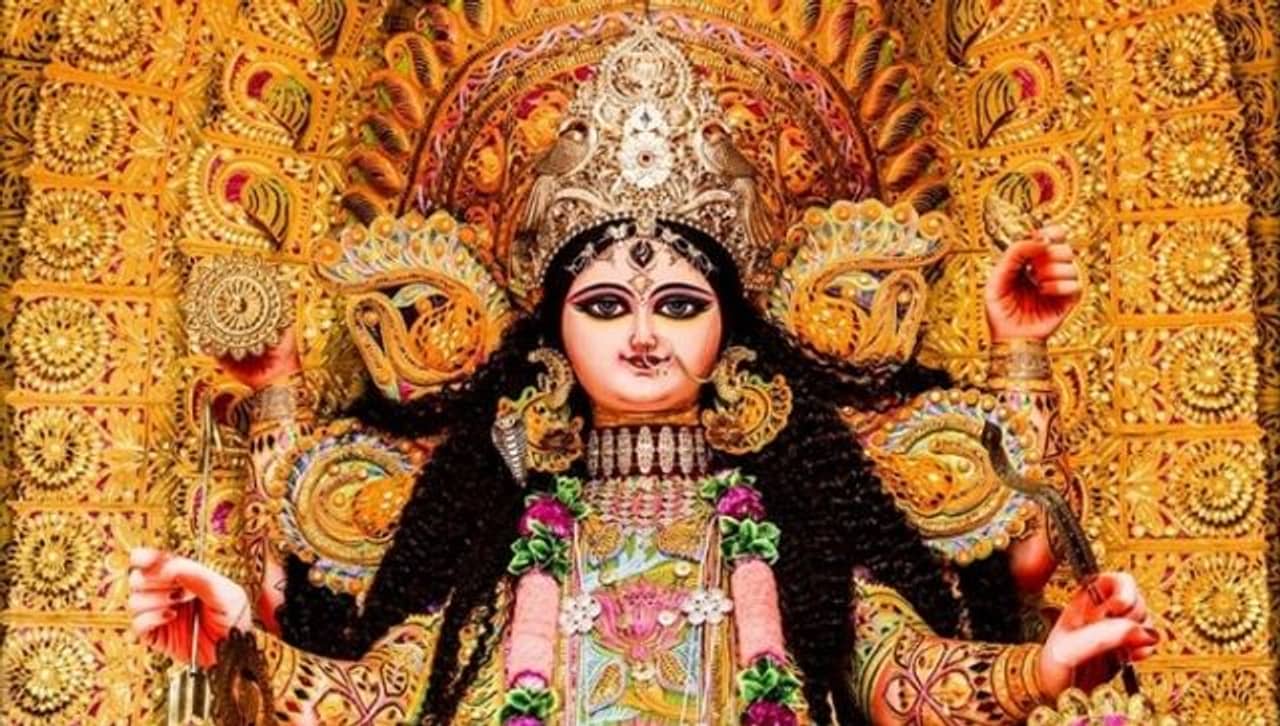 আজ সপ্তমী, করোনা আবহে চন্দননগর মেতেছে জগদ্ধাত্রী বন্দনায়