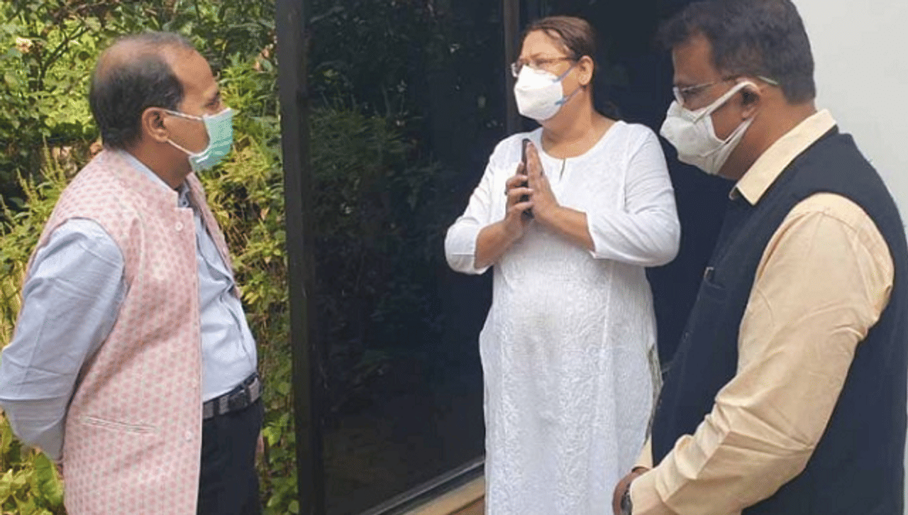 বিভিন্ন পদ থেকে সরানো হয়েছিল সৌমিত্রকে, মৃত্যুর পর  নাটক হল, বিস্ফোরক অধীর