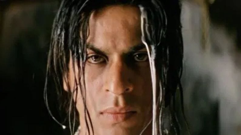 অশোক (মুক্তি: ২৬ অক্টোবর, ২০০১)— মৌর্য রাজবংশের সম্রাট অশোকের জীবনযাত্রার সিনেম্যাটিক সংস্করণ। বড় চুল। হাতে তলোয়ার। গায়ে লোহার বর্ম। কিং খানের ‘সম্রাট অশোক’ লুক নিয়ে কথা কম হয়নি। বহু আন্তর্জাতিক চলচিত্র উৎসবে স্থান পায় ছবি, কিন্তু দেশে লাভের মুখ দেখতে পায়নি সন্তোষ সিভান পরিচালিত ছবি ‘অশোক’। বক্সঅফিস আয় ৮ কোটি। 