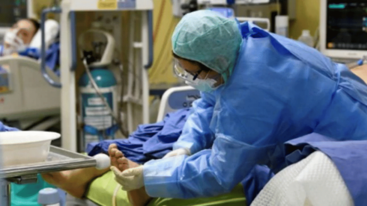 দুর্বল হয়েছে কি মারণ ভাইরাস! বেড়েছে টেস্ট, তবু ৪ মাসে সর্বনিম্ন করোনা আক্রান্ত দেশে