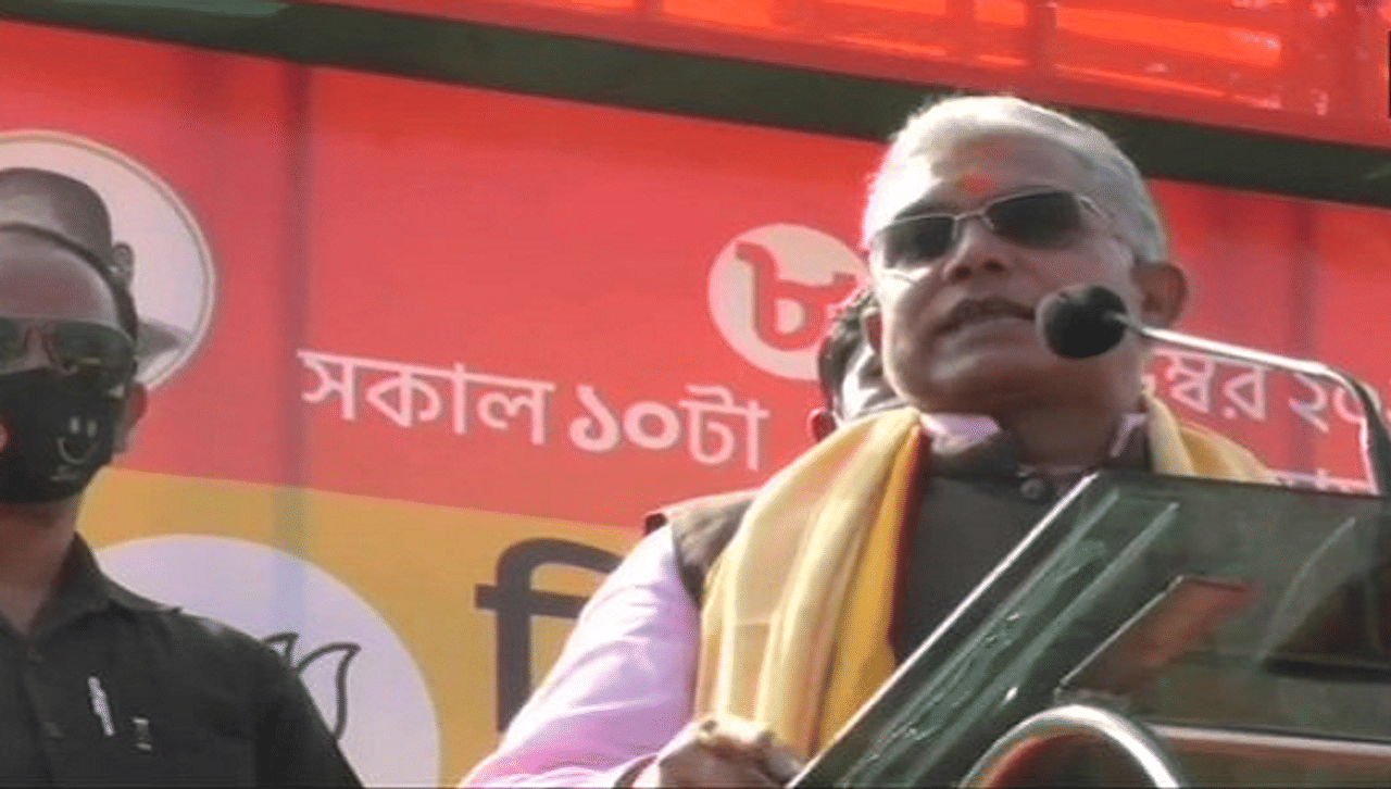 তৃণমূলের হাতিয়ার বহিরাগত তত্ত্ব, দিলীপের পরিযায়ী শ্রমিক