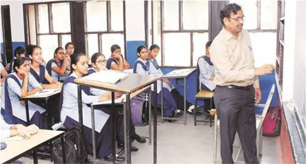 অতিমারি আবহেও কর্মসংস্থানের দ্বার খুলল রাজ্য, শিক্ষক পদে নিয়োগ ডিসেম্বরের মধ্যেই