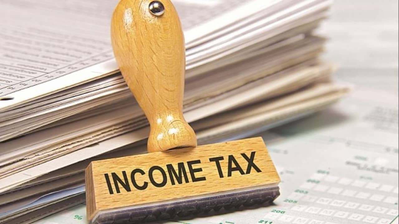 কত টাকা রোজগার করলে দিতে হবে আয়কর?