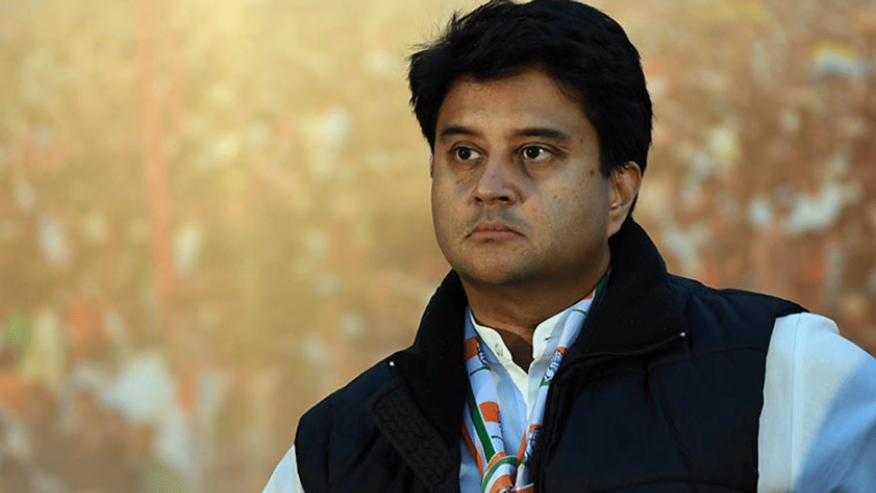 উড়ানমন্ত্রী হিসাবে প্রথম কাজ হল..., সিন্ধিয়ার ঘাড়ে কী দায়িত্ব দিল বম্বে হাইকোর্ট?