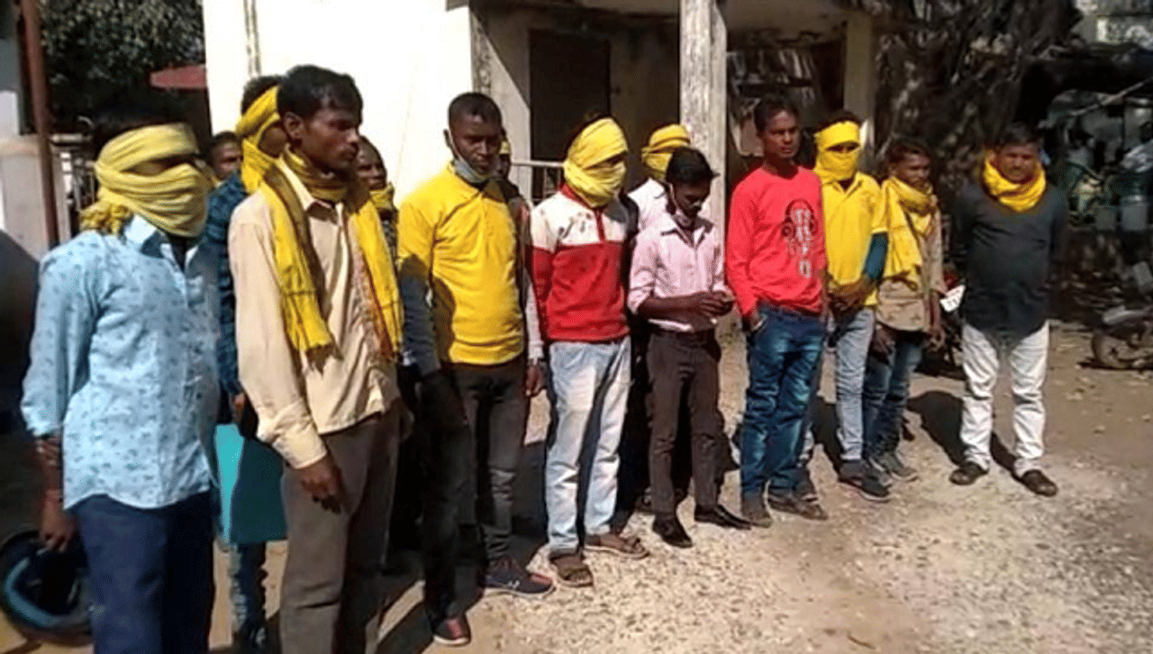 দুর্গাপুজোয় ২০০ টাকা করে চাঁদা দিতে পারেননি পরিযায়ী শ্রমিকরা,  ১৪ টি পরিবারকে বয়কট সমাজের