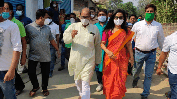 বিজেপিতে অশিক্ষিতরা রয়েছে! শান্তনু ঠাকুরের সিএএ-সভার সমালোচনা সাংসদ মহুয়া মৈত্রর