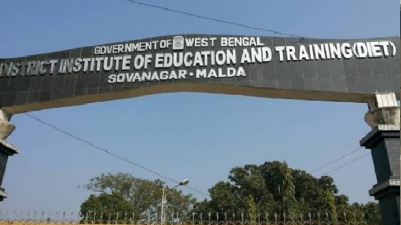 ঘরে বসে বই দেখেই পরীক্ষা, তবুও ফেল সবাই!