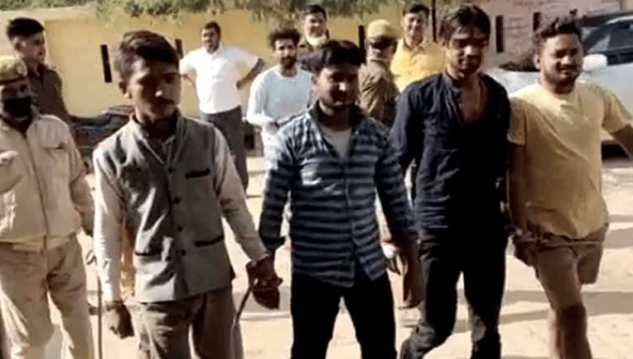 মন্দিরে নমাজের পালটা, মথুরার মসজিদে ‘হনুমান চালিসা’ পাঠ চার যুবকের!