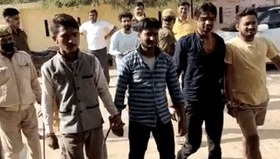 মন্দিরে নমাজের পালটা, মথুরার মসজিদে ‘হনুমান চালিসা’ পাঠ চার যুবকের! মন্দিরে নমাজের পালটা, মথুরার মসজিদে ‘হনুমান চালিসা’ পাঠ চার যুবকের!