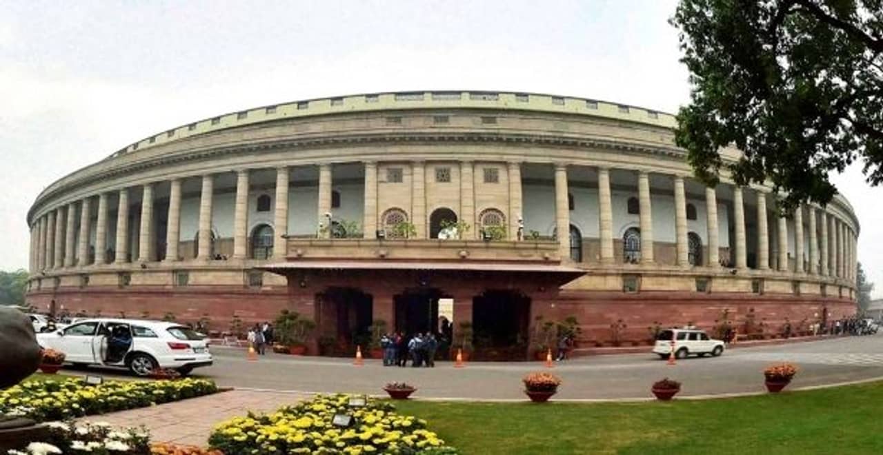 পেট্রপণ্যের মূল্যবৃদ্ধির প্রতিবাদে সরব বিরোধীরা, বেলা ১টা অবধি মুলতুবি রাজ্যসভা