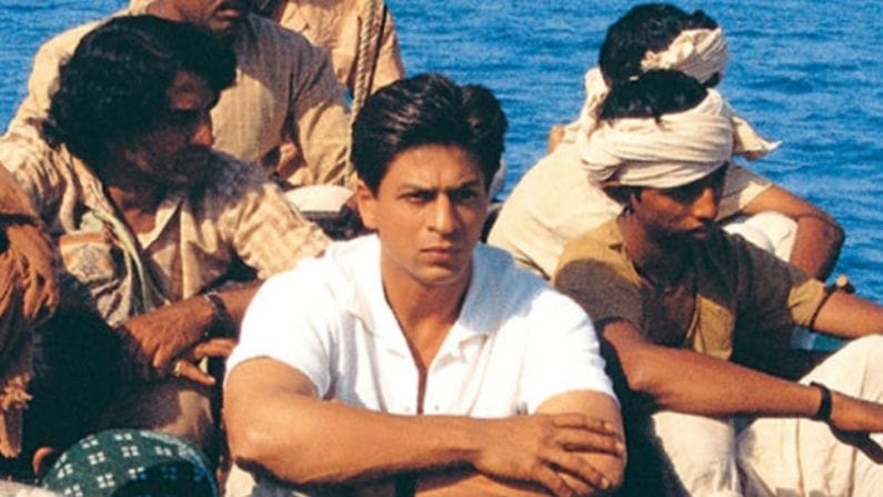 স্বদেশ (মুক্তি: ১৭ ডিসেম্বর, ২০০৪)— রহমানের-গোয়ারিকারের কম্বো। ব্যতিক্রমী স্ক্রিপ্ট। নাসা গবেষণা কেন্দ্রের ভিতরে নাসার লঞ্চ প্যাড ৩৯-এ কেনেডি স্পেস সেন্টারে শুটিং। শাহরুখ খানের অনবদ্য অভিনয়। দু-দুটো জাতীয় পুরস্কার পায় স্বদেশ। তবে সিনেমাহলে চলেনি ছবি। ‘গ্ল্যামারহীন’ লুক মেনে নিতে পারেনি ‘এসআরকিয়ান’! ছবির মোট আয় ১৬ কোটি।