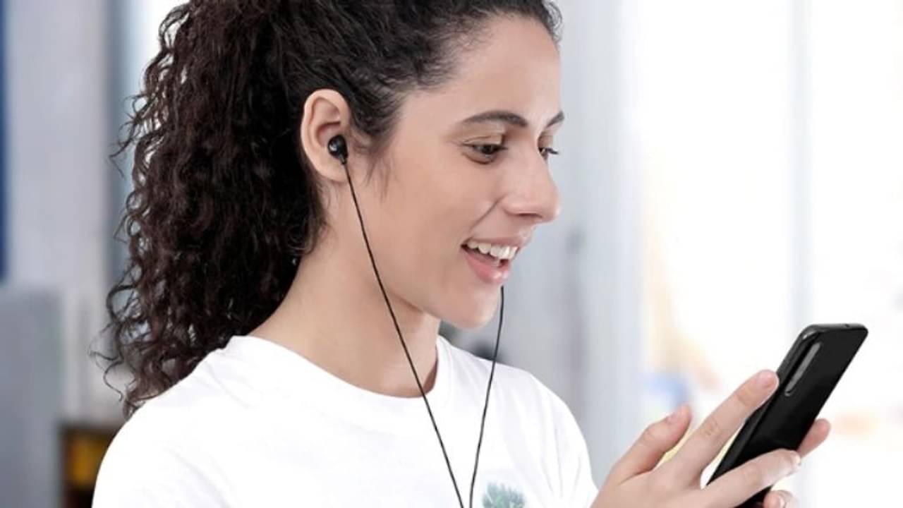 নামী ব্র্যান্ডের এই পাঁচটি ইয়ারফোন এ বার মিলবে খুব সস্তায়