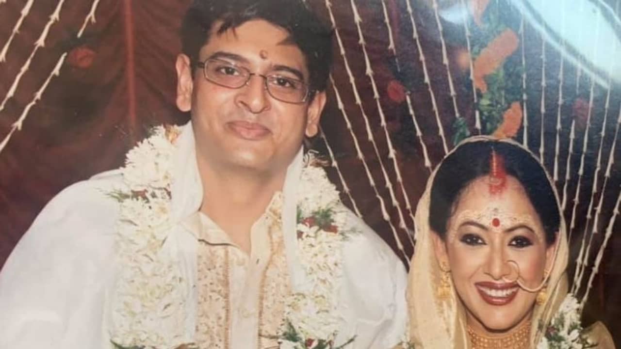 বিবাহবার্ষিকীতে প্রাক্তন স্বামীর ছবি শেয়ার করে বিশেষ বার্তা শ্রীলেখার