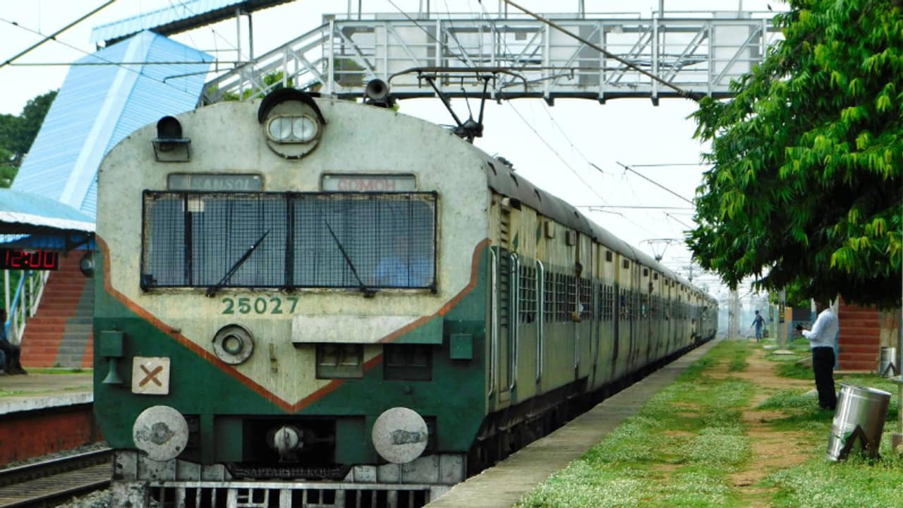 আসানসোল ডিভিশনেও লোকাল ট্রেন চালুর প্রস্তুতি তুঙ্গে, বৈঠকে বসছে রেল-রাজ্য