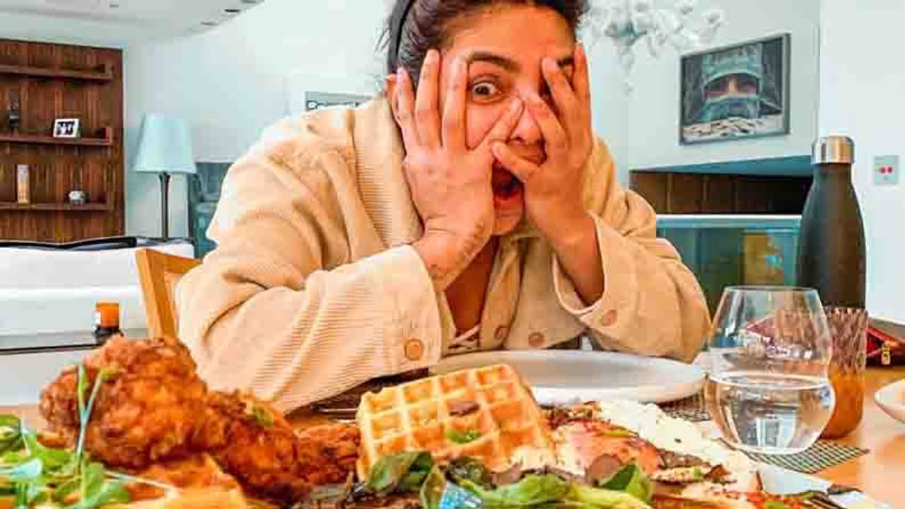 এত খাবার কি একাই খেলেন প্রিয়ঙ্কা চোপড়া?