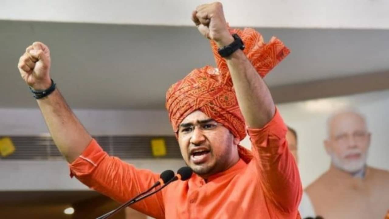 হায়দরাবাদ পুরভোট: ওয়েইসি জিন্নার নয়া অবতার, কটাক্ষ সূর্যের; মিম প্রধানের পাল্টা তোপ, রোহিঙ্গা থাকলে শাহ কি ঘুমাচ্ছেন