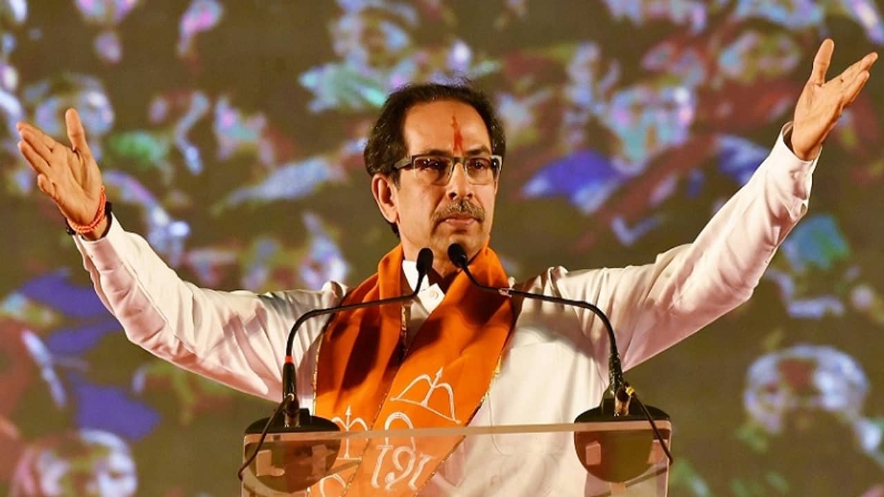 সোশ্যাল মিডিয়ায় মুখ্যমন্ত্রী ও সরকারকে আক্রমণ, ভুয়ো অ্যাকাউন্টের রমরমা, অভিযোগ দায়ের মহারাষ্ট্র পুলিসের