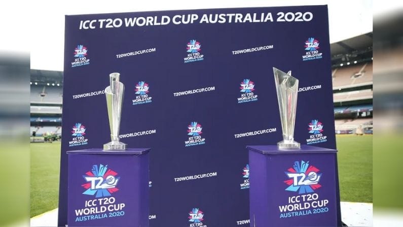 বছরের শুরুতে হরমনপ্রীতরা অস্ট্রেলিয়ার মাটিতে টি-২০ বিশ্বকাপ খেললেন। অক্টোবরে মাঠে নামার কথা ছিল বিরাটদের। কিন্তু কোভিড সেই পরিকল্পনাতেও জল ঢেলে দিল। ২০২০ টি-২০ বিশ্বকাপ বন্ধ রাখার সিদ্ধান্ত নিল আইসিসি। ২০২২ সালে ডনের দেশে বসবে টি-২০ বিশ্বকাপের আসর। ২০২১ সালে ভারতেও আছে টি-২০ বিশ্বকাপ। (ছবি-আইসিসি টুইটার)
