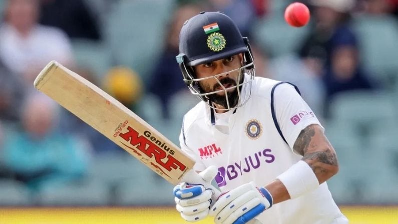 লকডাউনে অনেকটা সময় মাঠের বাইরেই থাকতে হয়েছে তাঁকে। যেটুকু সুযোগ পেয়েছেন তাতে সেরাটা দেওয়ার চেষ্টা করেছেন। কিন্তু ২০২০ বিরাটের ব্যাট থেকে সেঞ্চুরি এল না। বছরে তিন ধরণের ক্রিকেট মিলিয়ে ২৪টি ইনিংস খেলেছেন সুপার ভি। কিন্তু ২০০৮ সালের পর ২০২০ সালে বিরাটের ব্যাটে সেঞ্চুরির খরা। (ছবি-বিসিসিআই টুইটার)