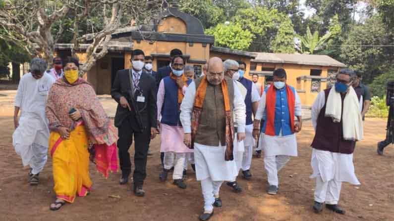 দুর্গার ফটো, একতারাতে বরণ করে নেওয়া হল শাহকে, বিতর্ক উস্কে সঙ্গীতভবনেও রাজনৈতিক নেতারা দুর্গার ফটো, একতারাতে বরণ করে নেওয়া হল শাহকে, বিতর্ক উস্কে সঙ্গীতভবনেও রাজনৈতিক নেতারা