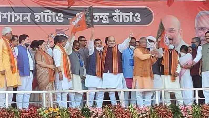 'খবরদারি করব না, মাতব্বরিও করব না', শাহি মঞ্চে আশ্বস্ত করলেন শুভেন্দু 'খবরদারি করব না, মাতব্বরিও করব না', শাহি মঞ্চে আশ্বস্ত করলেন শুভেন্দু