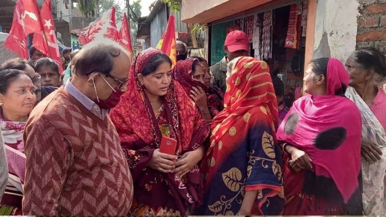 মমতাকে অনুকরণ? এবার শিলিগুড়ির দুয়ারে দুয়ারে অশোক-প্রশাসন