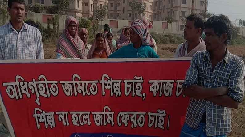 শিল্প না হলে, চাই জমি ফেরত', মুখ্যমন্ত্রীর বীরভূম সফরের আগেই পড়ল কৃষকদের পোস্টার