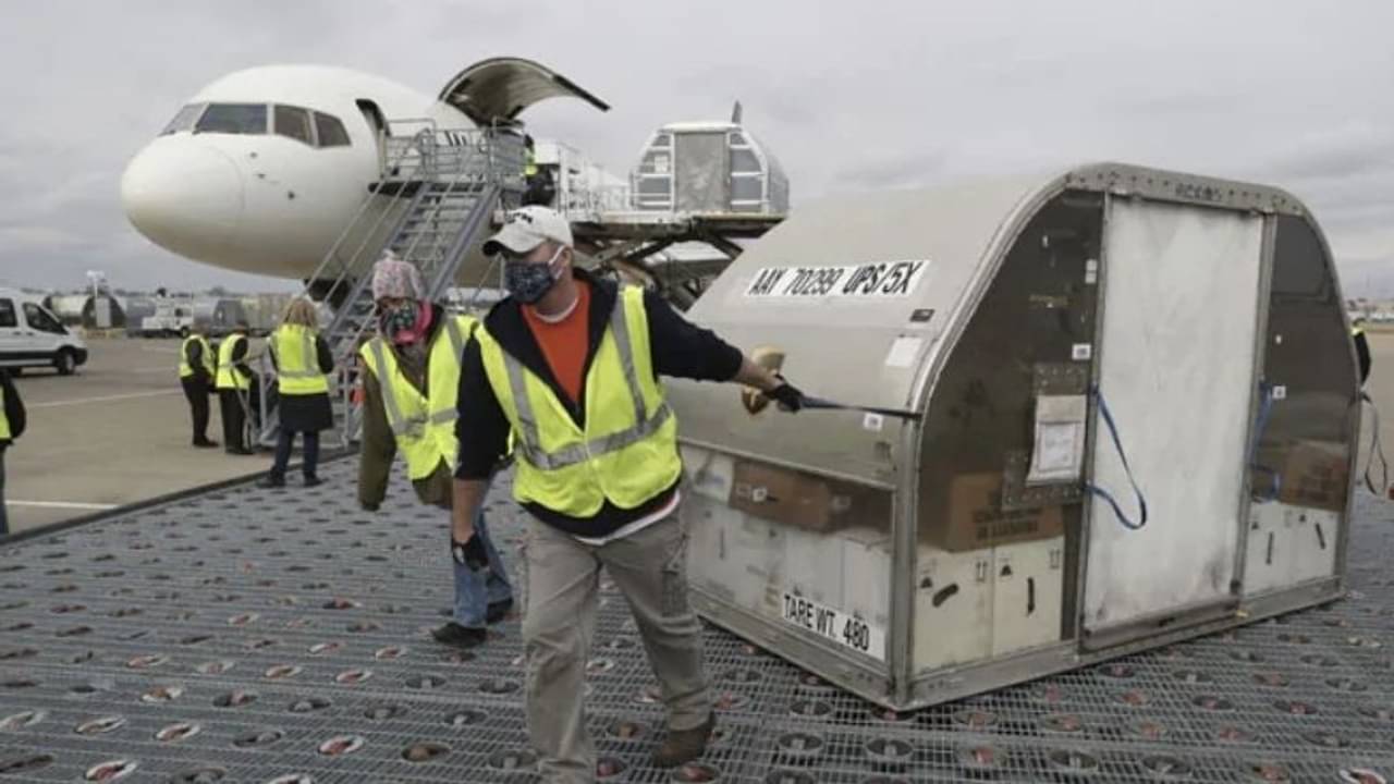 সকাল হলেই টিকাকরণ! আমেরিকার প্রত্যেকটি হাবে প্রস্তুতি তুঙ্গে