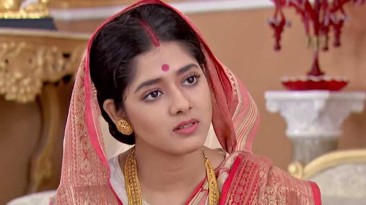 বেড়াতে গিয়ে অন্য লুকে ধরা দিলেন ‘রানি রাসমণি’