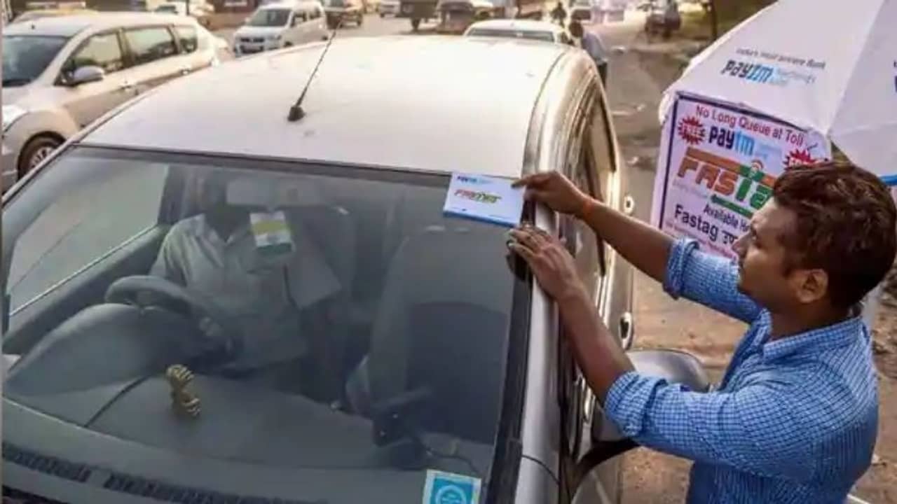 বাড়ল ফাসট্যাগ সংযুক্তির সময়সীমা, ১৫ ফেব্রুয়ারি থেকে টোল প্লাজ়ায় বন্ধ নগদ লেনদেন!