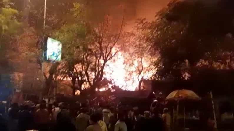 বাইপাস সংলগ্ন কলোনিতে বিধ্বংসী আগুন! ঘটনাস্থলে দমকলের ১৫ টি ইঞ্জিন বাইপাস সংলগ্ন কলোনিতে বিধ্বংসী আগুন! ঘটনাস্থলে দমকলের ১৫ টি ইঞ্জিন