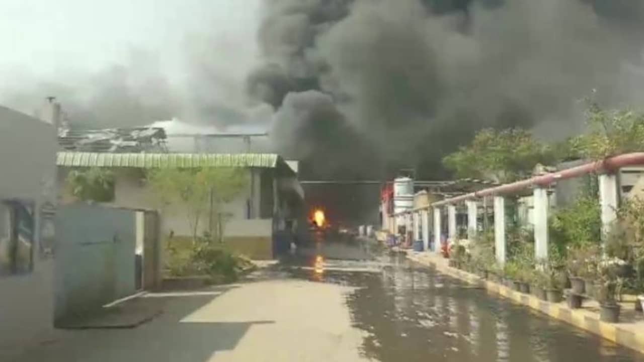 হায়দরাবাদে ওষুধ কারখানায় বিধ্বংসী আগুন, আহত কমপক্ষে ৮