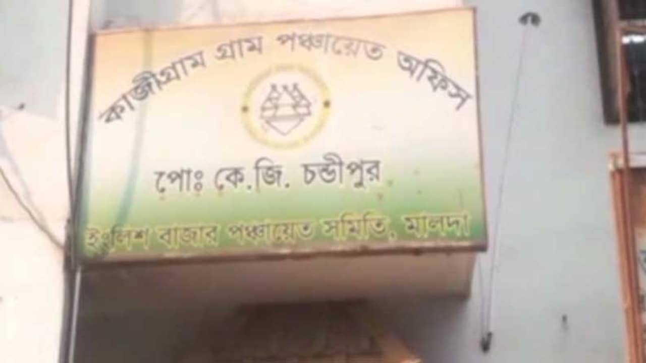 গ্রামপঞ্চায়েত প্রধানের বিরুদ্ধে দুর্নীতির অভিযোগ তুলে স্বাস্থ্যসাথী থেকে বঞ্চিত