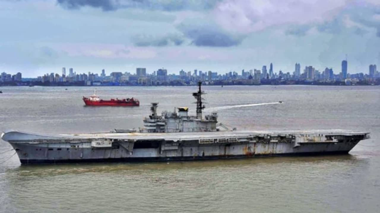 ধ্বংসের দিকে এগোচ্ছে কার্গিল-নায়ক বিরাট!