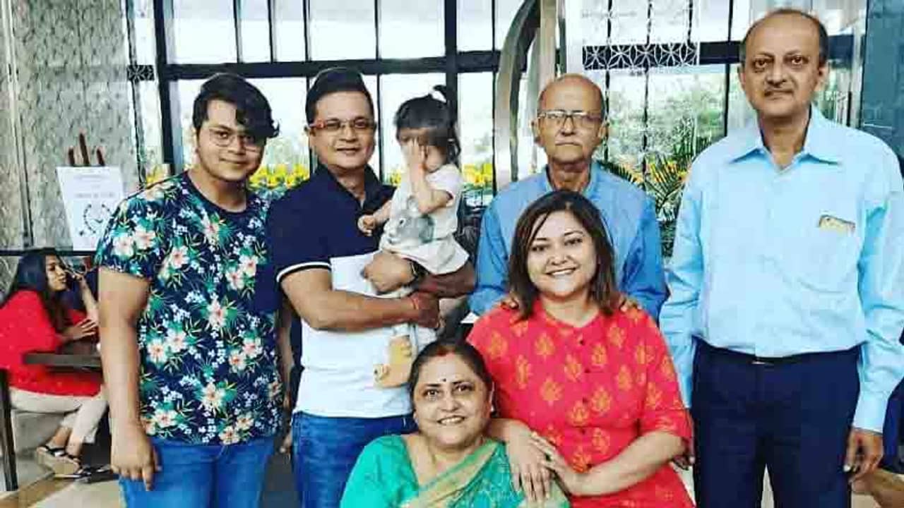 সপরিবারে কোন অনুষ্ঠান সেলিব্রেট করলেন কনীনিকা?