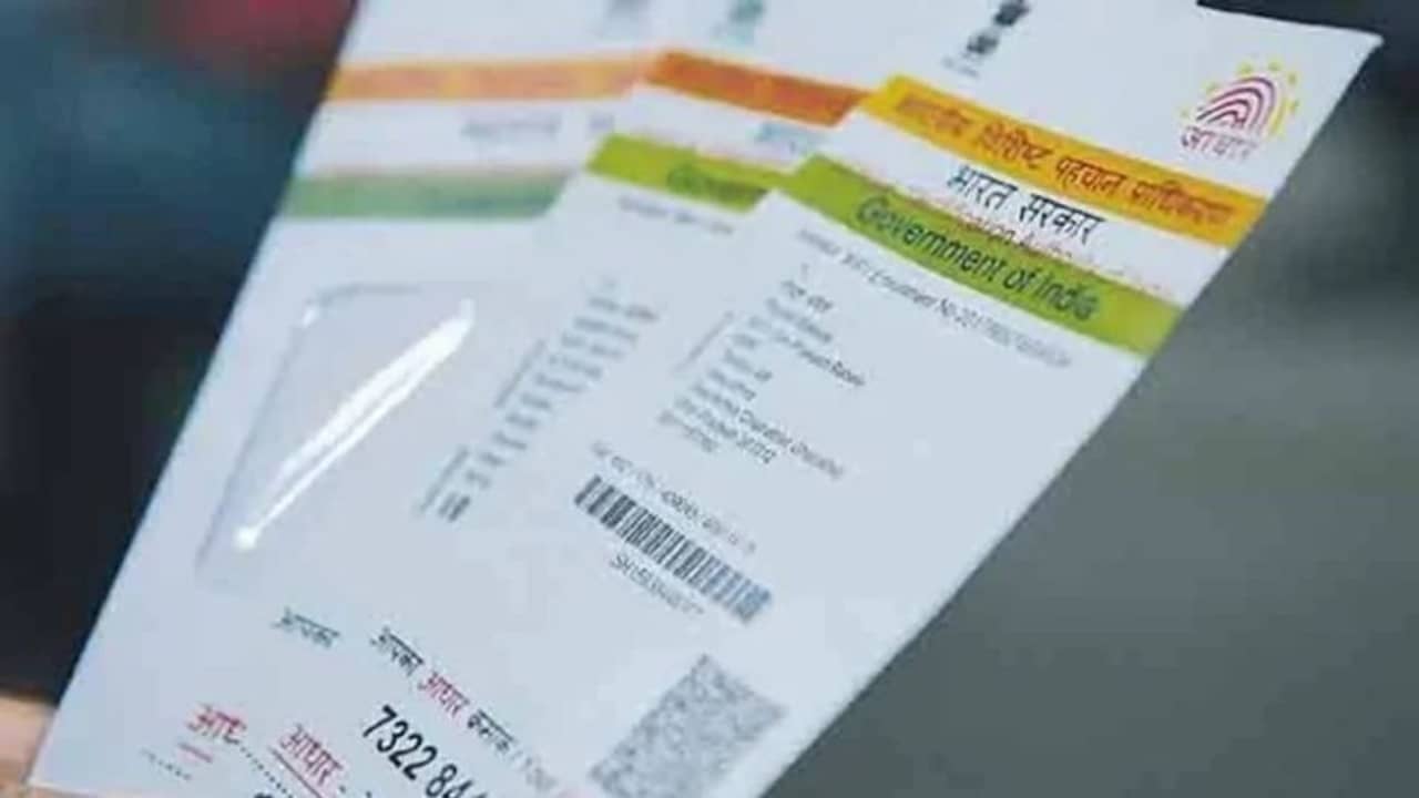 এক এসএমএসেই প্যান কার্ডের সঙ্গে সংযুক্ত হবে আধার! জানেন কীভাবে?