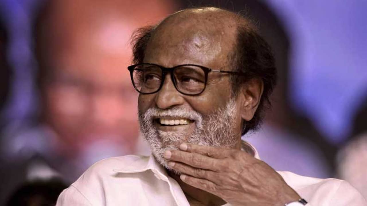 রাজনীতি এখনই নয়, সোশ্যাল মিডিয়ায় বার্তা দিলেন রজনী