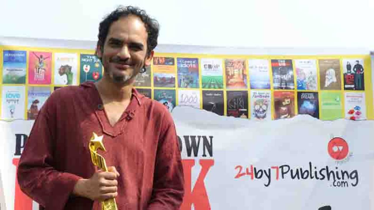 সৌমিত্র চট্টোপাধ্যায় স্মারক সম্মান পেলেন ঋত্বিক চক্রবর্তী