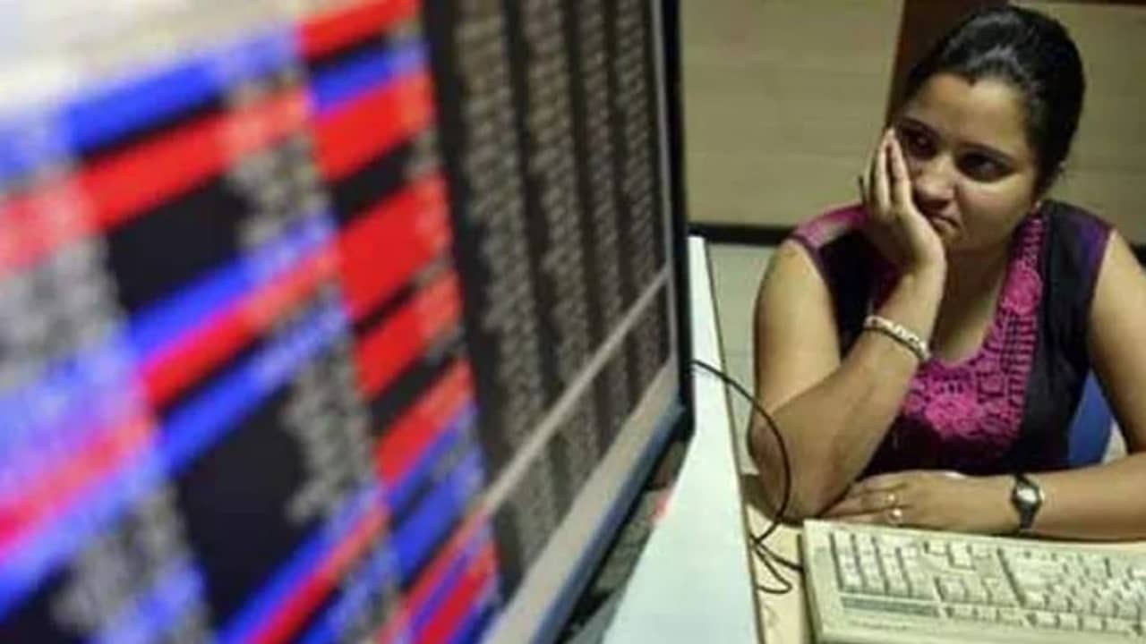 নতুন রূপে করোনার কামড়! হুড়মুড়িয়ে পড়ল সেনসেক্স-নিফটি