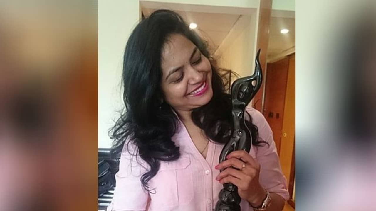 ৪২-এ প্রিয় বন্ধুকে বিয়ে, সেকেন্ড ইনিংস শুরু করছেন এই গায়িকা