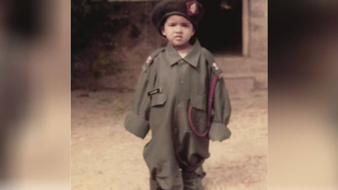 সেদিনের এই খুদেই আজ বিখ্যাত বলিস্টার, বলুন তো কে?