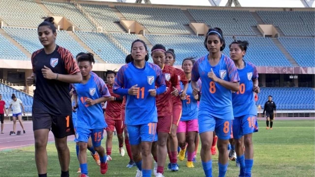 দেশের মহিলা ফুটবলকে দিশা দেখাতে তৈরি ফেডারেশন