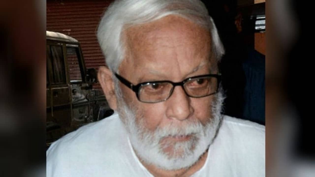 আপডেট: অন্যদের অসুবিধায় ফেলে তাঁর চিকিৎসা নয় তো? বারবার খোঁজ নিচ্ছেন ভিআইপি বুদ্ধবাবু