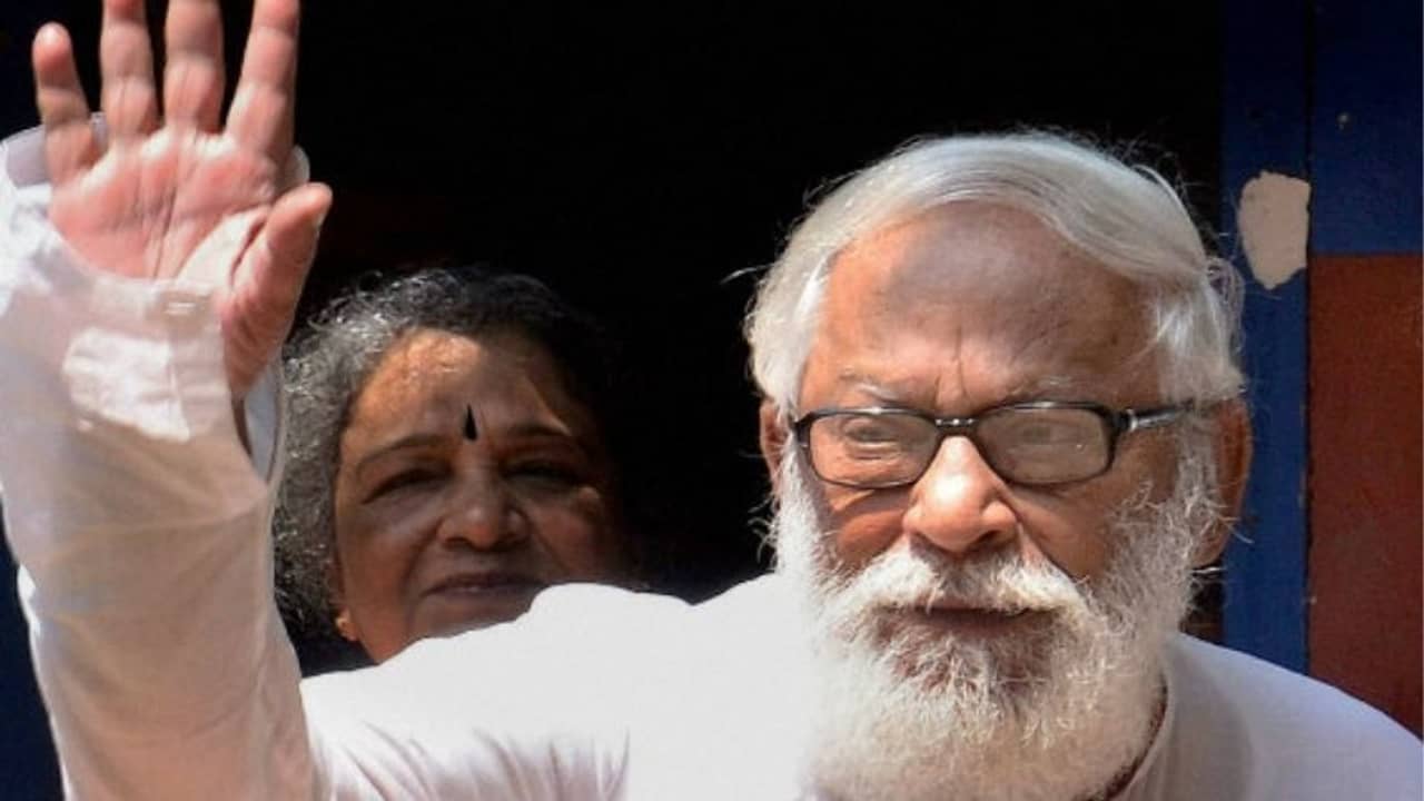 আপডেট: পুরোপুরি সঙ্কটমুক্ত বুদ্ধবাবু, বিকেলে চা, সন্ধ্যায় খেলেন স্যুপ