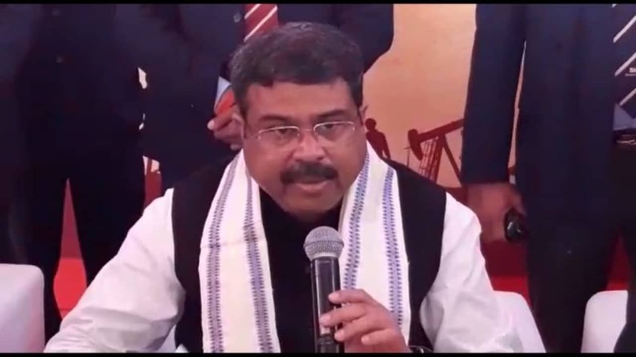 কেন লাগাতার দাম বাড়ছে জ্বালানির, ব্যাখ্যা ধর্মেন্দ্রর