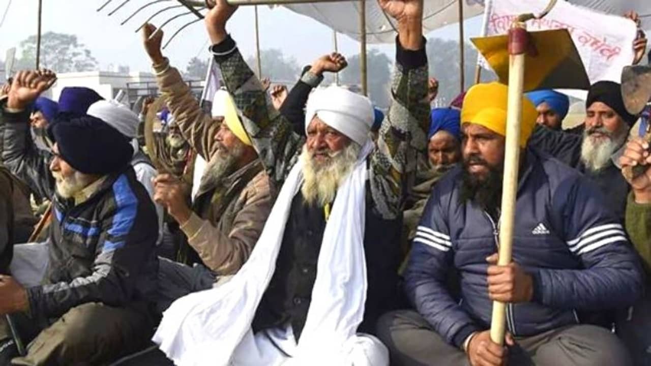 আদালতের সিদ্ধান্ত নাকচ, কৃষকরা জানাল সুপ্রিম কোর্টকে ব্যবহার করে কমিটি গড়ছে কেন্দ্র